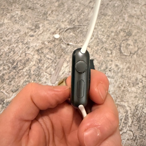 Apple Watch with multiple bands - Picture 4 of 8